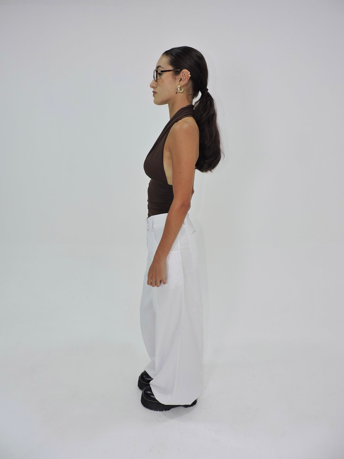 body decote frente única fuzz marrom