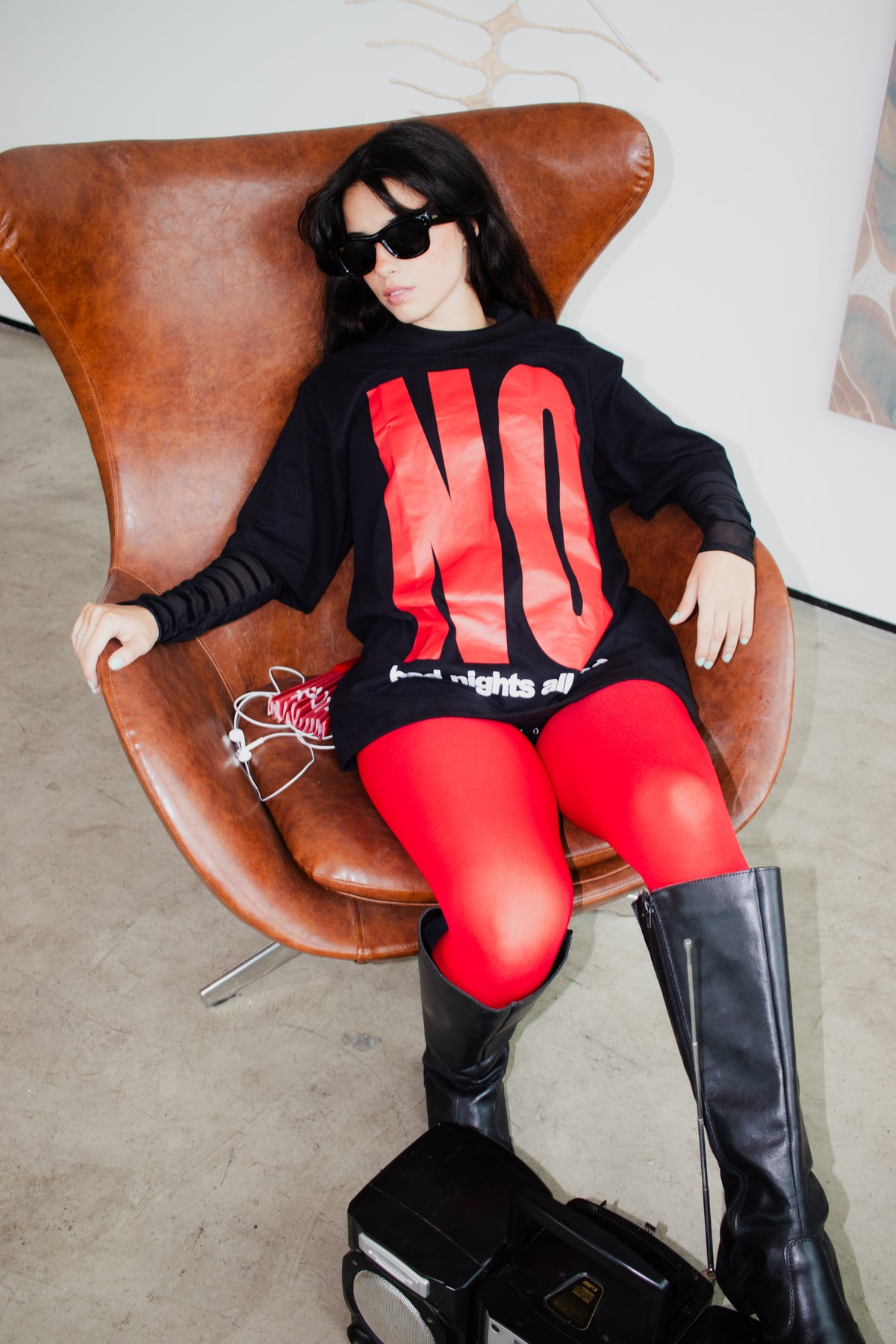 t-shirt boxy 'we don't do boring' preta