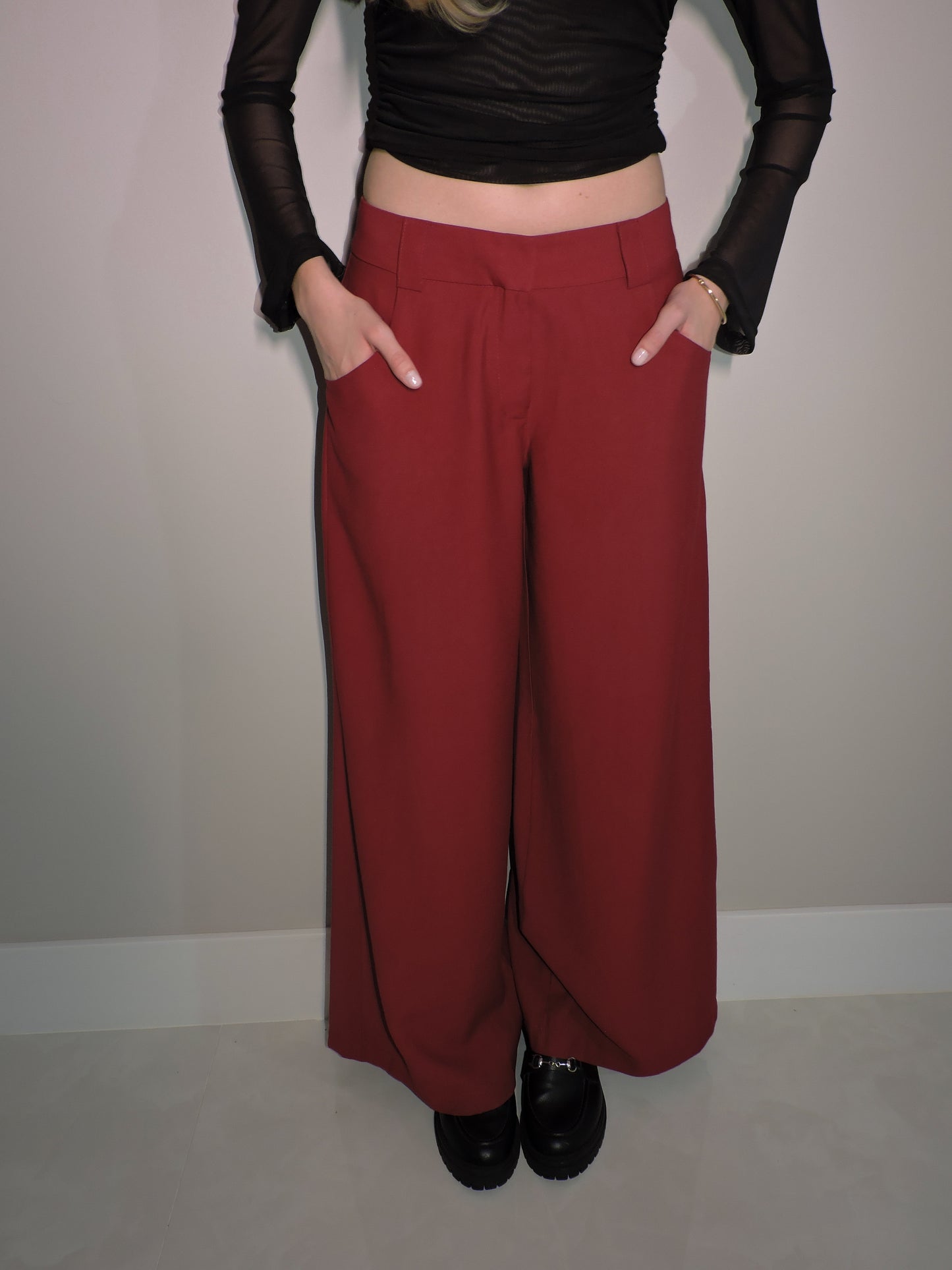 calça fatale red wine