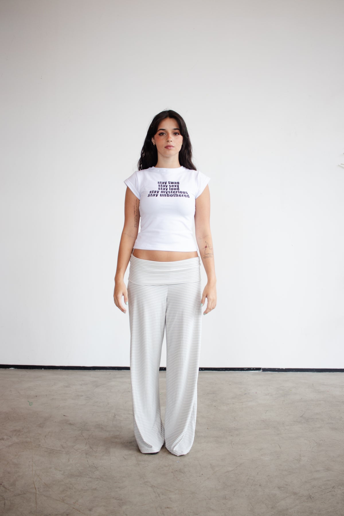 baby tee 'stay true stay you' branca