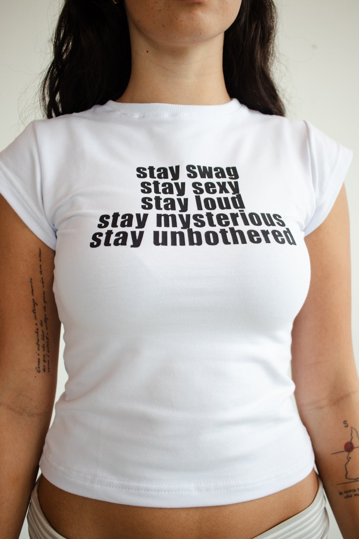 baby tee 'stay true stay you' branca