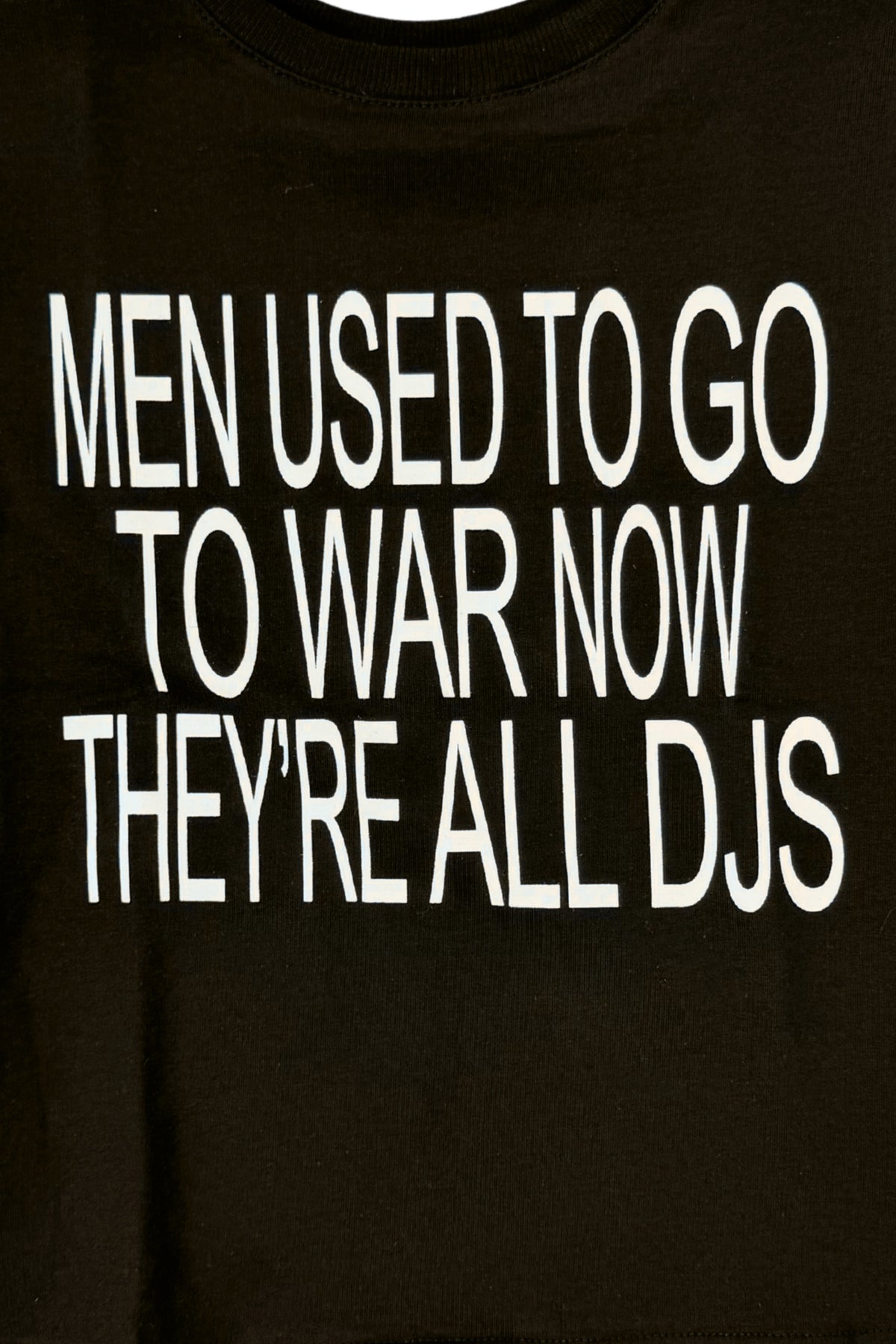 baby tee 'stop djs' preta